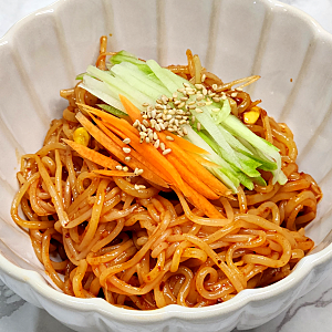 콩나물 한 줌 넣었더니 훨씬 맛있어요! 아삭한 콩나물쫄면 레시피