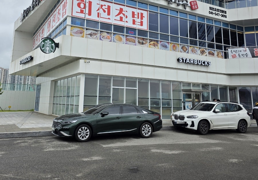 스타벅스 아산모종점 사진 1