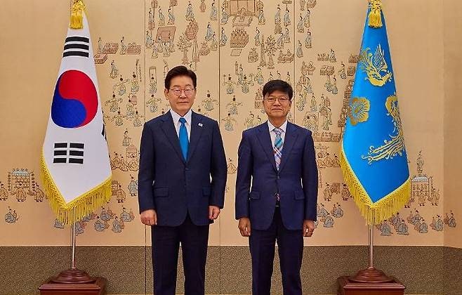 <b>청와대</b>, ‘5·18 성역 발언’ 이병태 부위원장에 <b>사퇴 권고</b>... 