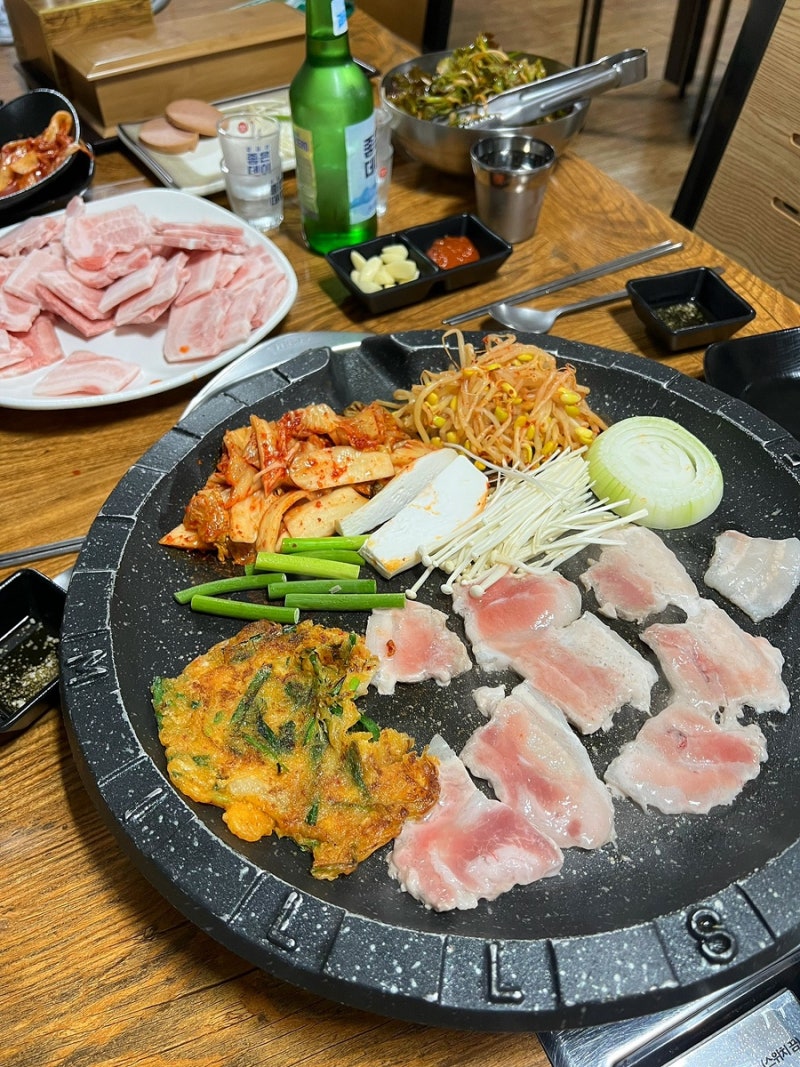 장유 대청동 맛집 집밥 정식 냉삼 맛집 솔미네식당