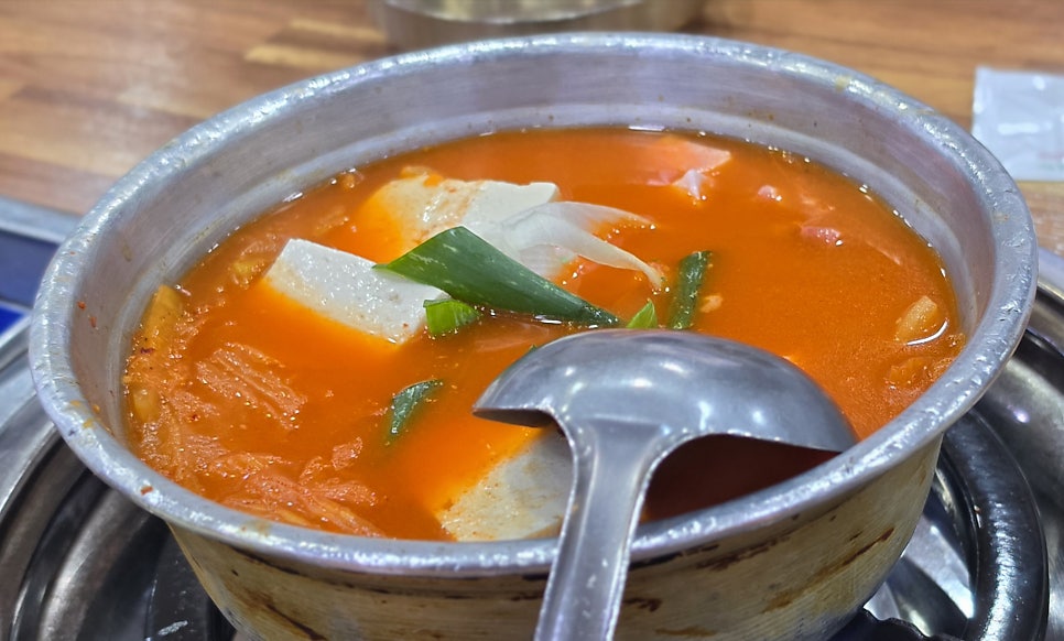 33년전통생고기김치찌개 사진 4