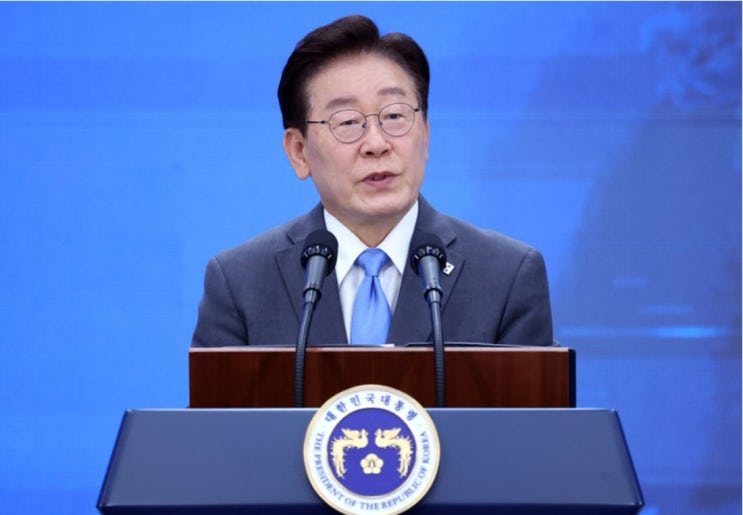 <b>이 대통령</b>, 오늘 청와대서 '반도체 클러스터' <b>점검회의</b>를 여는... 