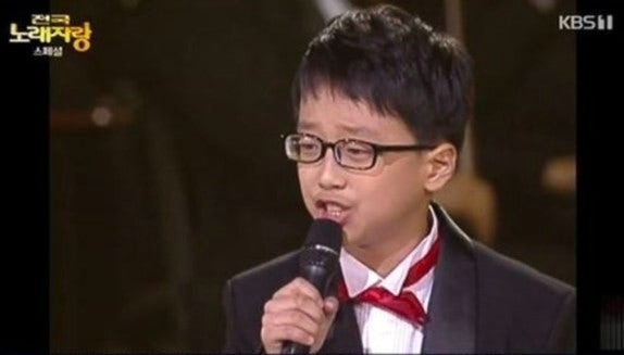 16년 알바 인생, 물류센터 상하차부터 연예대상까지: 트로트 가수 이찬원의 감동 스토리