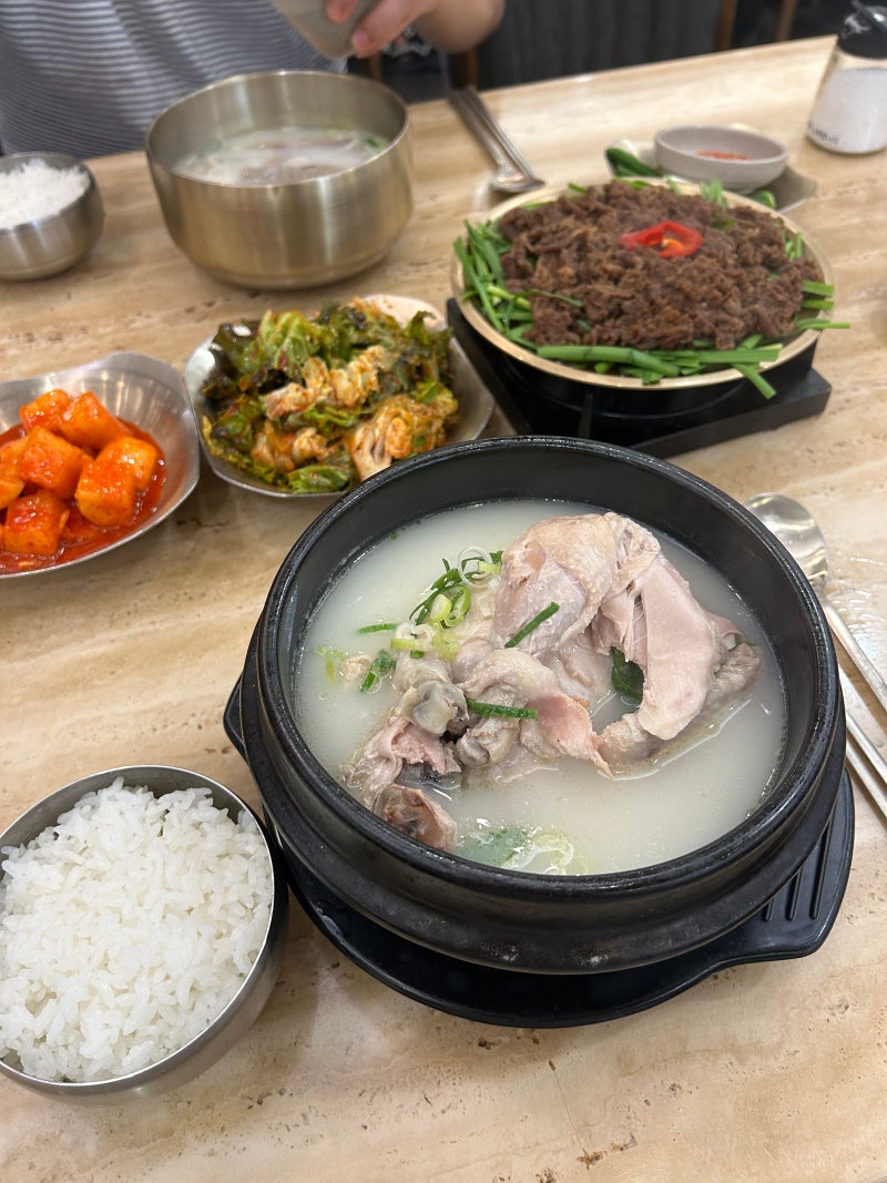 광주 삼계탕 맛집 서울깍두기 상무점(사골 삼계탕, 설렁탕 한우소불고기 세트)