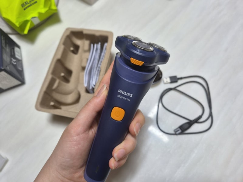 필립스 Shaver 1000 Series 전기면도기 후기｜가성비 좋은 전기면도기 추천, 습식·건식 모두 만족....