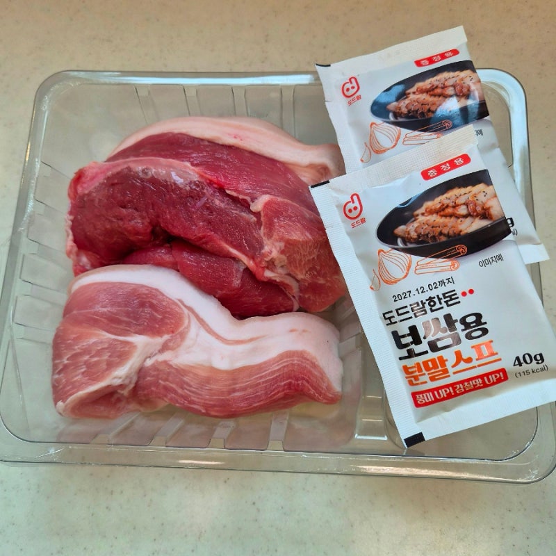 노브랜드 수육 밀키트로 차린 한 상! (마늘보쌈 초간단 레시피)