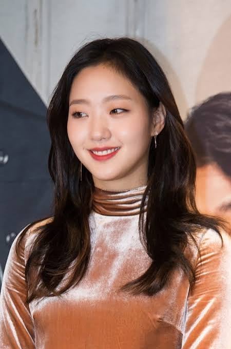 김고은 선크림 뭐 쓰길래 화제? 도깨비 10주년 여행 속 촉촉한 피부 비결 분석