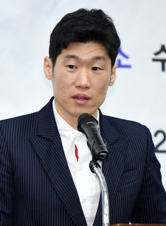 만 45세 박지성, 500억대 자산과 맨유 시절 어마어마한 연봉 뒤에 숨겨진 치명적 반전 논란 3가....