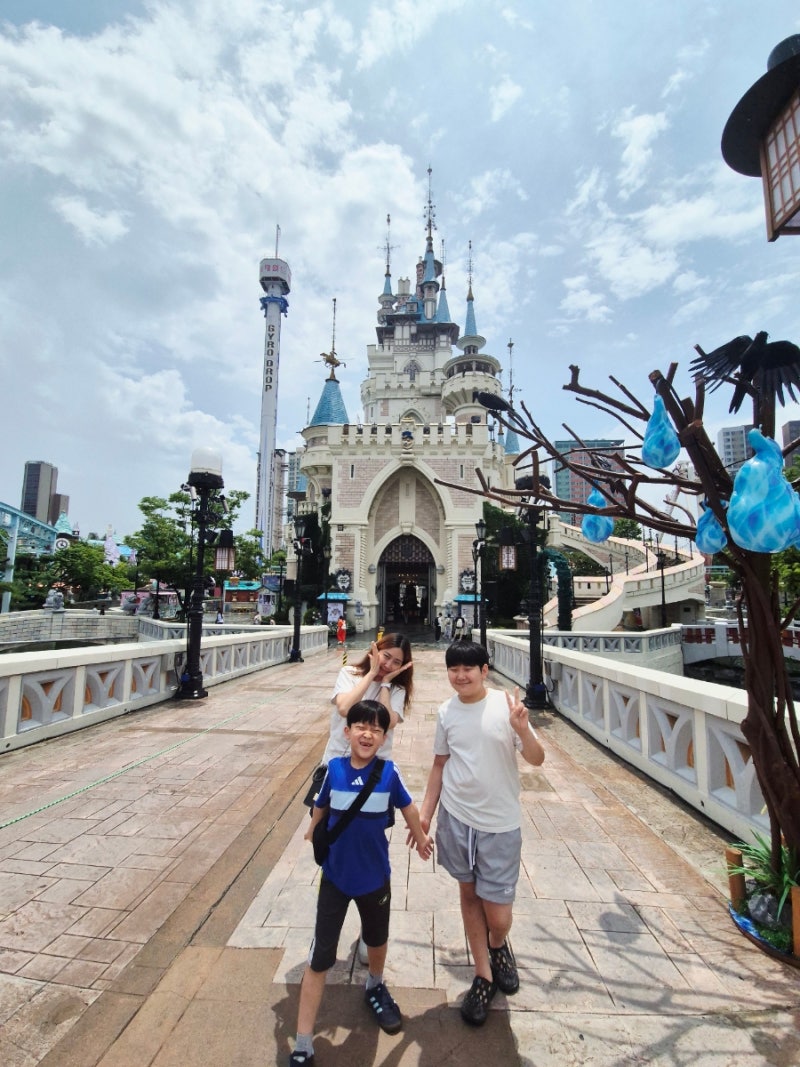 Fun Lotte World Rides Even in the Rain: Lunch, Drinks, Tickets, and Parking Discounts