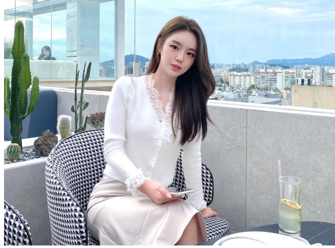 연세대 출신이었다고? 이정은 기상캐스터, 단아한 미모와 반전 이력이 화제가 된 이유