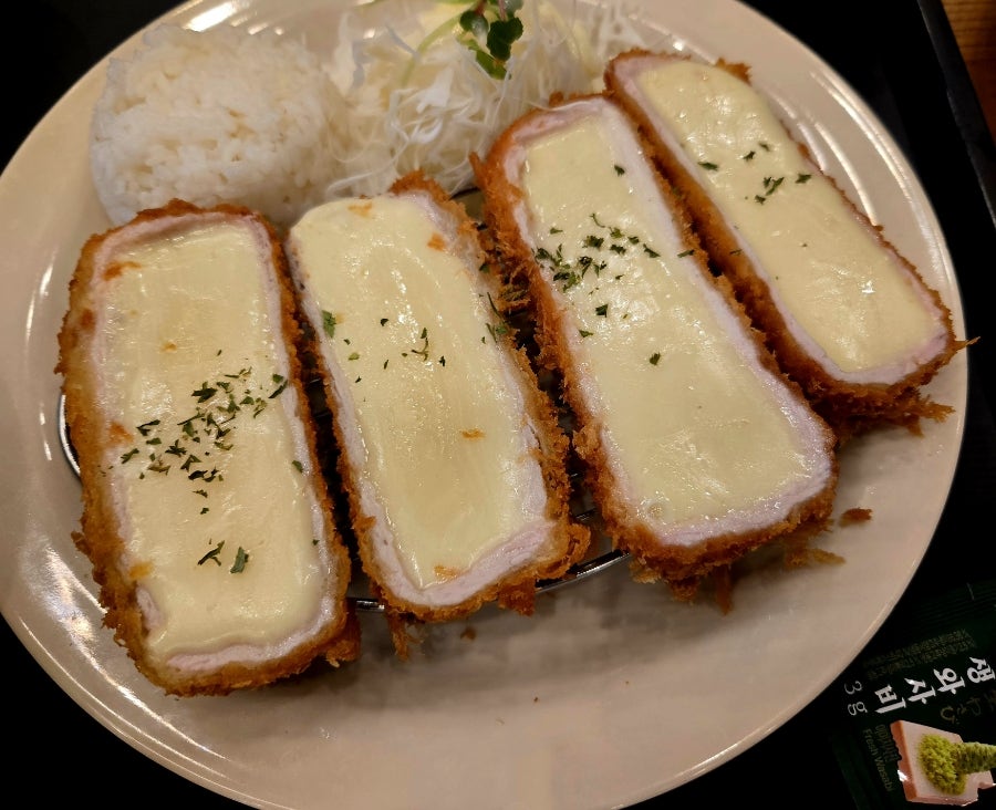 홍익돈까스 수지점 사진 1