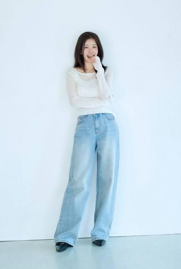 정인선, 새 프로필 화보로 보여준 반전 매력의 현재