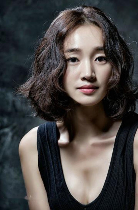 이렇게 예쁜데 스캔들이 하나도 없다 홀연히 사라졌다 돌아온 47세 신비주의 여배우의 정체