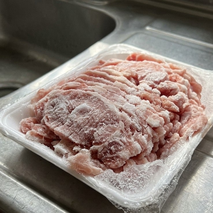 냉동고기 해동법: 꽁꽁 언 돼지고기 설탕으로 빨리 녹이기