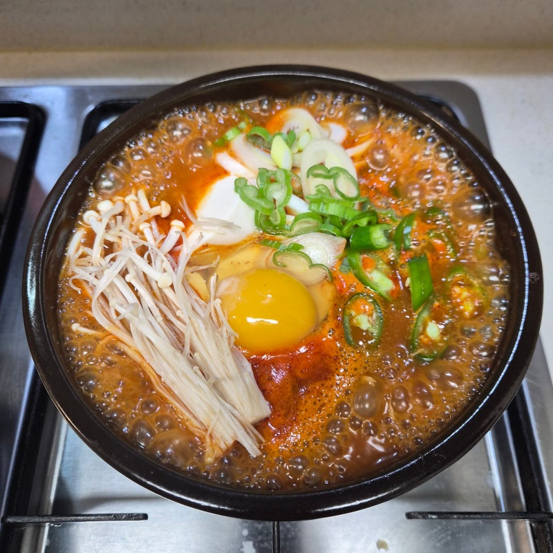 초간단 쫄면순두부찌개 레시피 (이차돌순두부보다 맛있게 끓이는법)