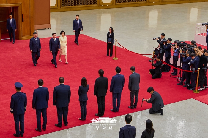 <b>이재명 대통령</b>, 나토 정상외교 위해 <b>출국</b>…비로 서울공항... 