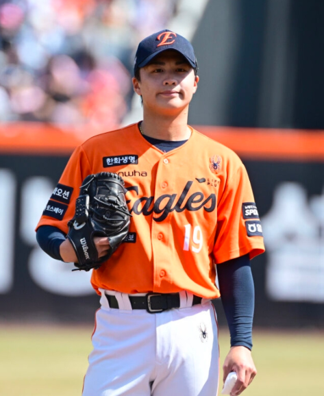 "잡아야 산다" 한화가 왕옌청 재계약 고민에 밤잠 설치는 속사정