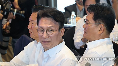 국회의원 워크숍에서 김민석 전 국무총리, <b>송영길</b> 의원, <b>정청래</b>... 