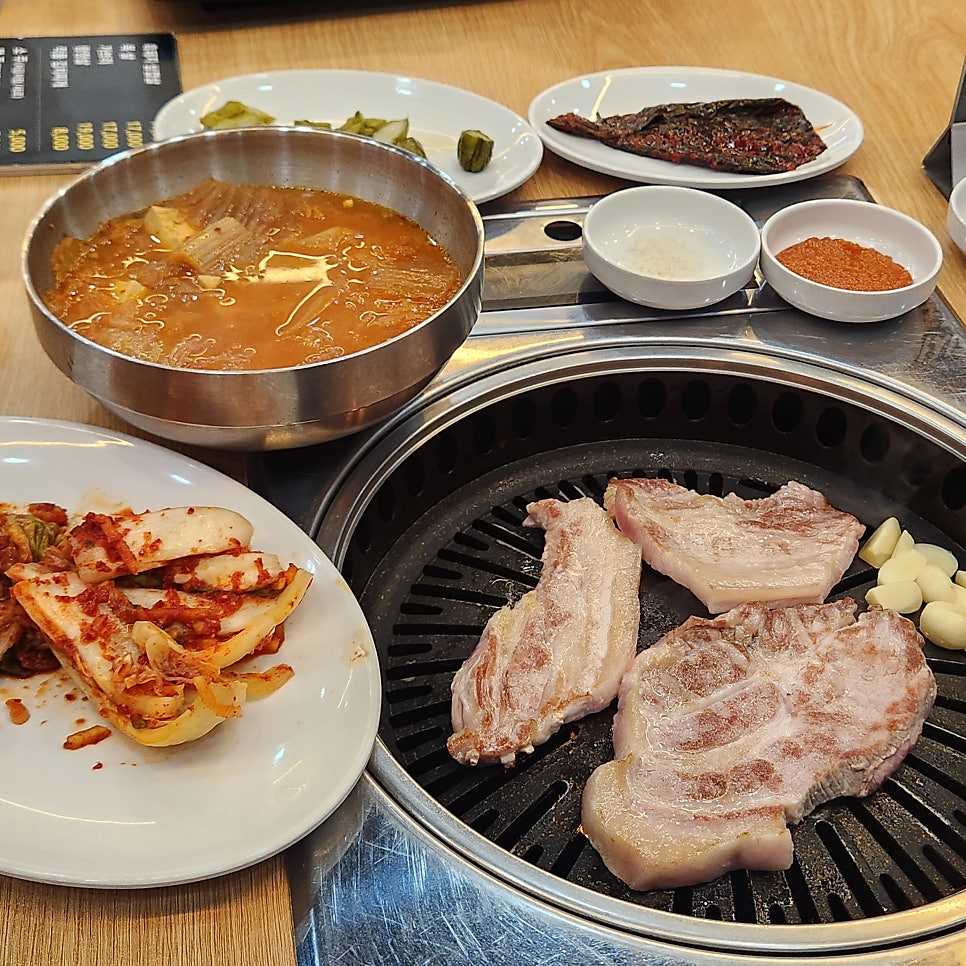 지리산왕재봉흑돼지 사진 1