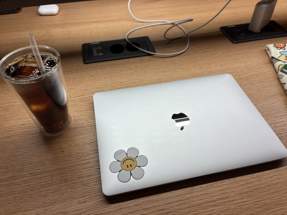 스테드패스트 커피앤웍스 사진 1