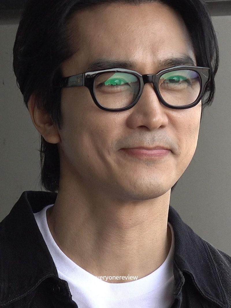 송승헌 최근 공항 근황 사진 충격… 진짜 50대라고? 피부랑 머리숱 실화..?