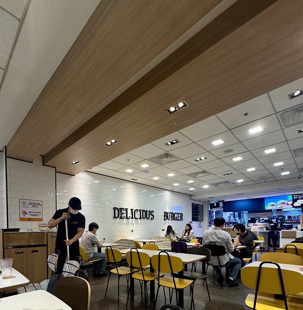 맥도날드 부평역점 사진 6