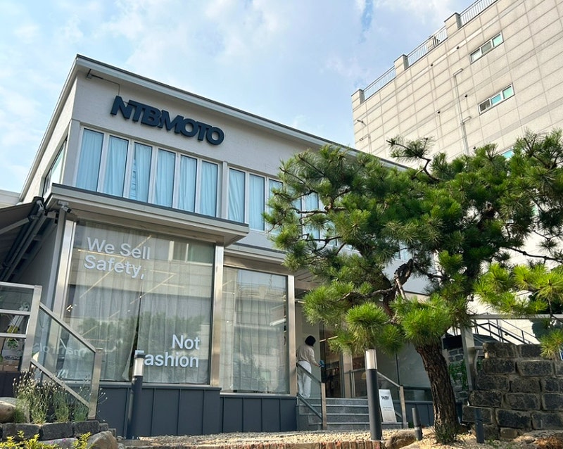 서울 오토바이 용품 매장 연남동 바이크 용품샵 NTB moto