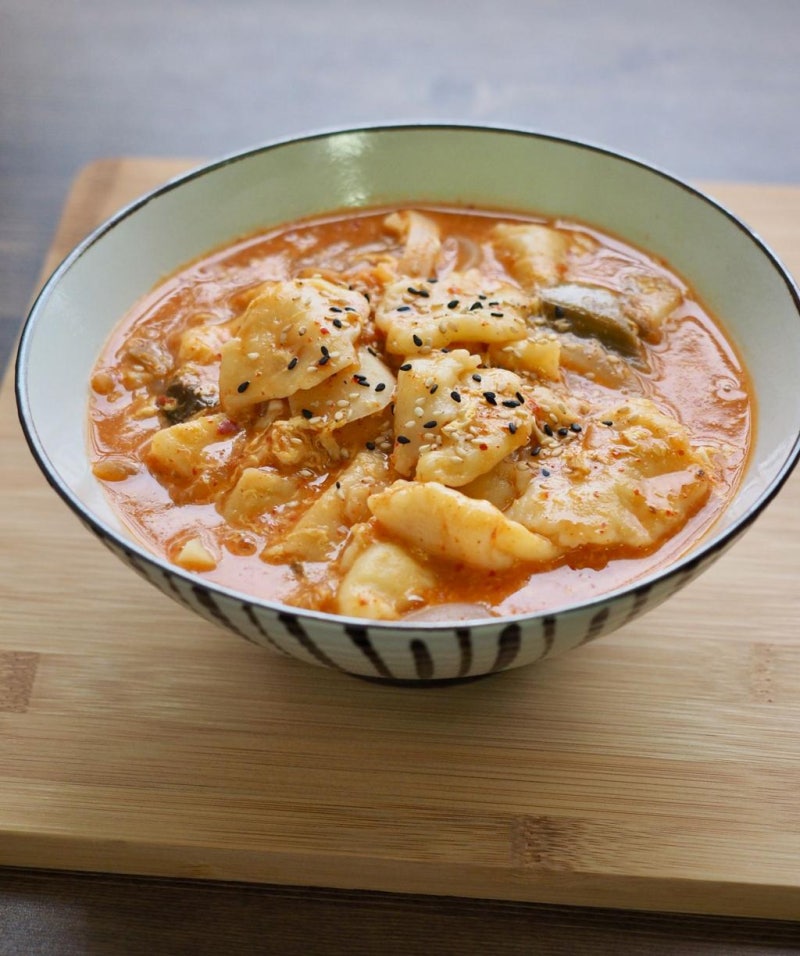 김치수제비 황금레시피 | 자취생도 20분이면 완성하는 얼큰한 한 그릇 요리