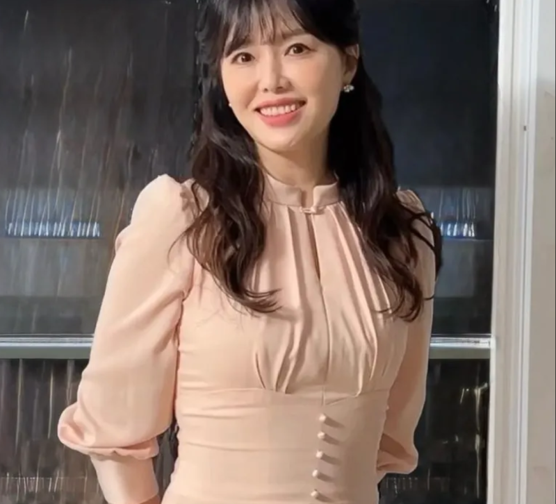 "다이어트 안 해도 46kg?" 최수종아내 하희라가 56세에도 몸매 유지하는 집안 운동 루틴