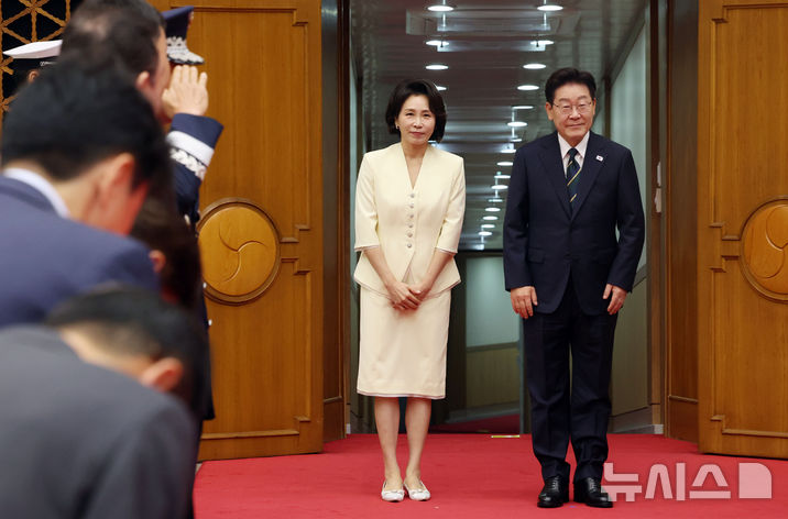 [코리아이글뉴스 제휴]이재명 대통령, <b>나토</b> 향해 출국…K-방산... 