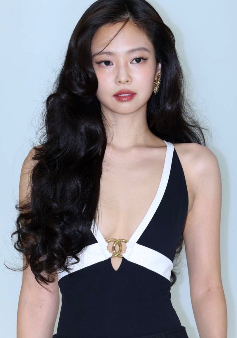 Jennie's Profile: From BLACKPINK Member to Global Solo Artist – Her Expanded Activities and Recent Updates