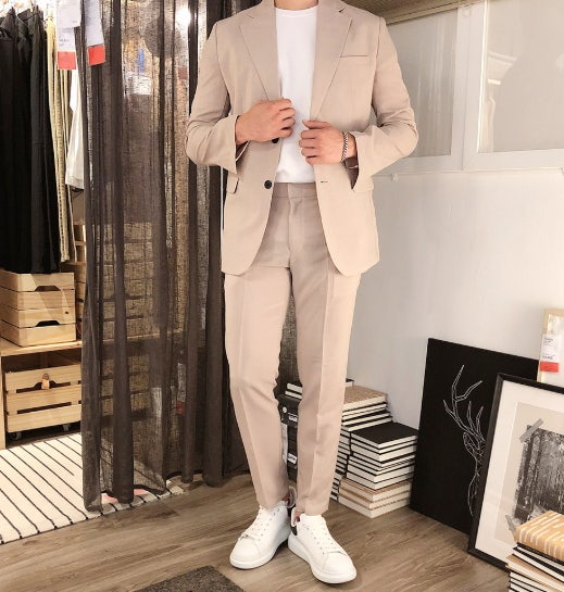 여름 결혼식 정장 라이트베이지로 깔끔하게 입는 남자 하객룩 코디