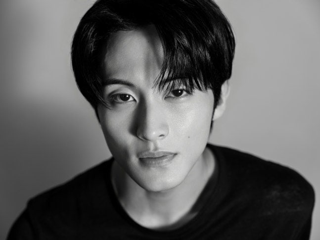 SM 떠난 마크... 오늘 새 프로필 공개하자마자 팬들이 멈춘 이유
