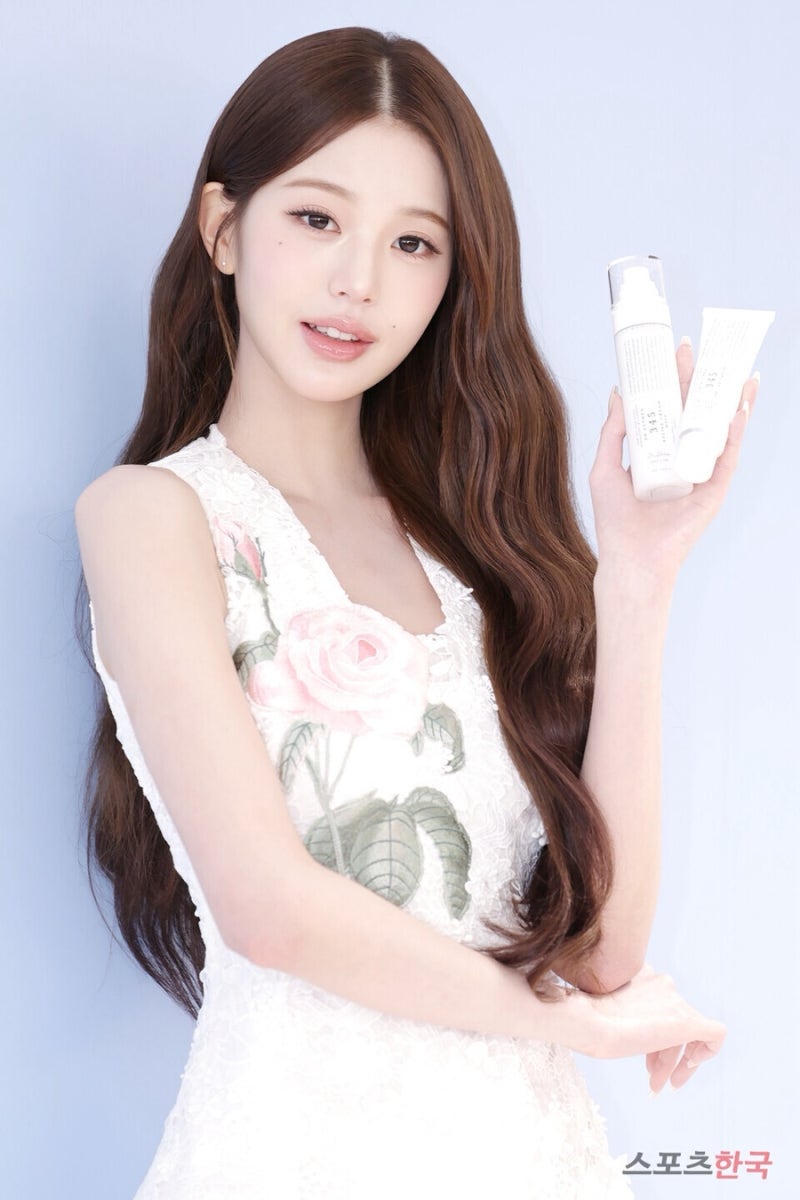 닥터엘시아 행사 장원영 화이트 원피스 정보 레오 린 공주님룩