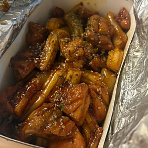 청주 치킨 찐맛집, 동근이 숯불 두마리치킨 분모자 추가는 필수입니다.