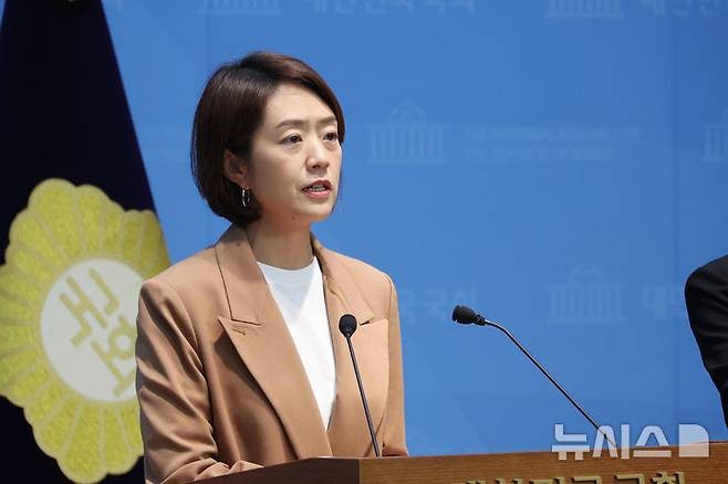 고민정, 당대표 출마 선언…“청년 키우는 젊은 민주당 만들 것”
