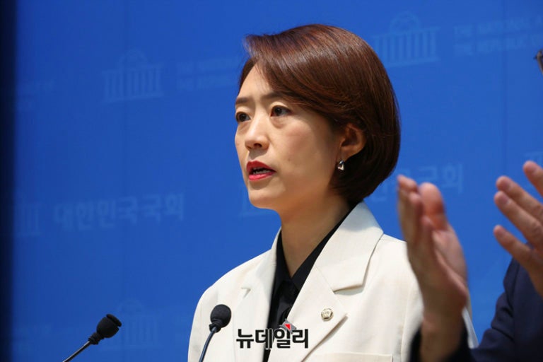 고민정 프로필 나이 고향 학력 나무위키 정보(민주당 당대표 후보 출마)