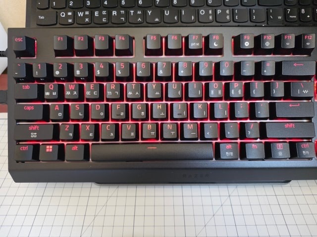 레이저 코리아 Razer BlackWidow V4 TKL HyperSpeed 텐키리스 게이밍 키보드 고민하다가 결국 이걸로 ....