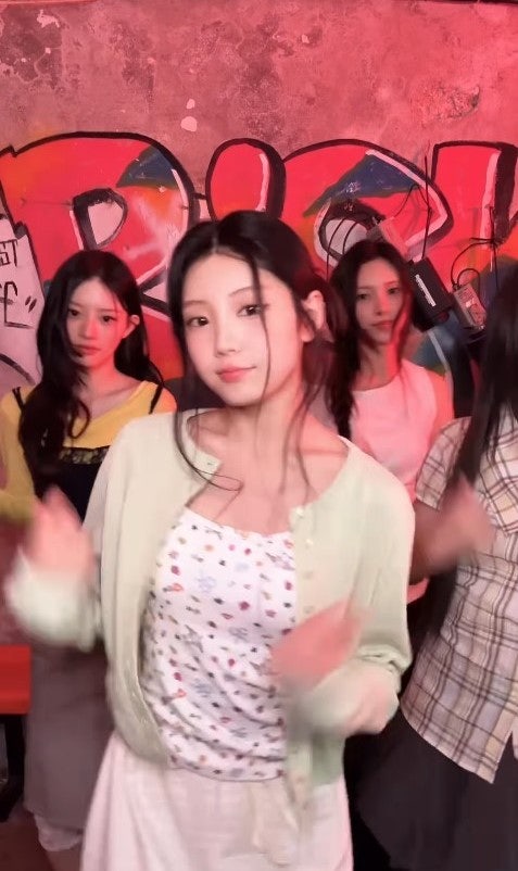 아일릿 원희 인스타그램 패션 옷 정보 패턴 슬리브리스 나시 @코이세이오