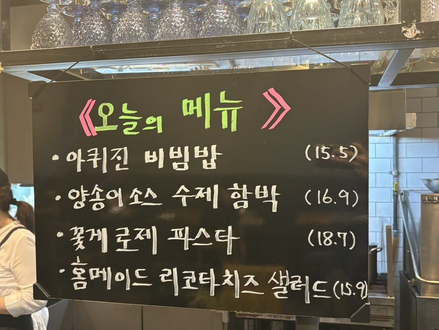 아퀴진 사진 6
