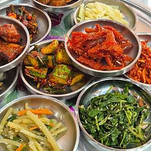 속초 중앙시장 맛집, 아침 식사는 청국장 백반과 돼지주물럭, 콩국수,열무국수로 두리식당에....