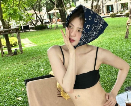 Han So-hee's Bikini Styling and Side Tattoo, an SNS Update Highlight Ahead of the Movie 'Intern'