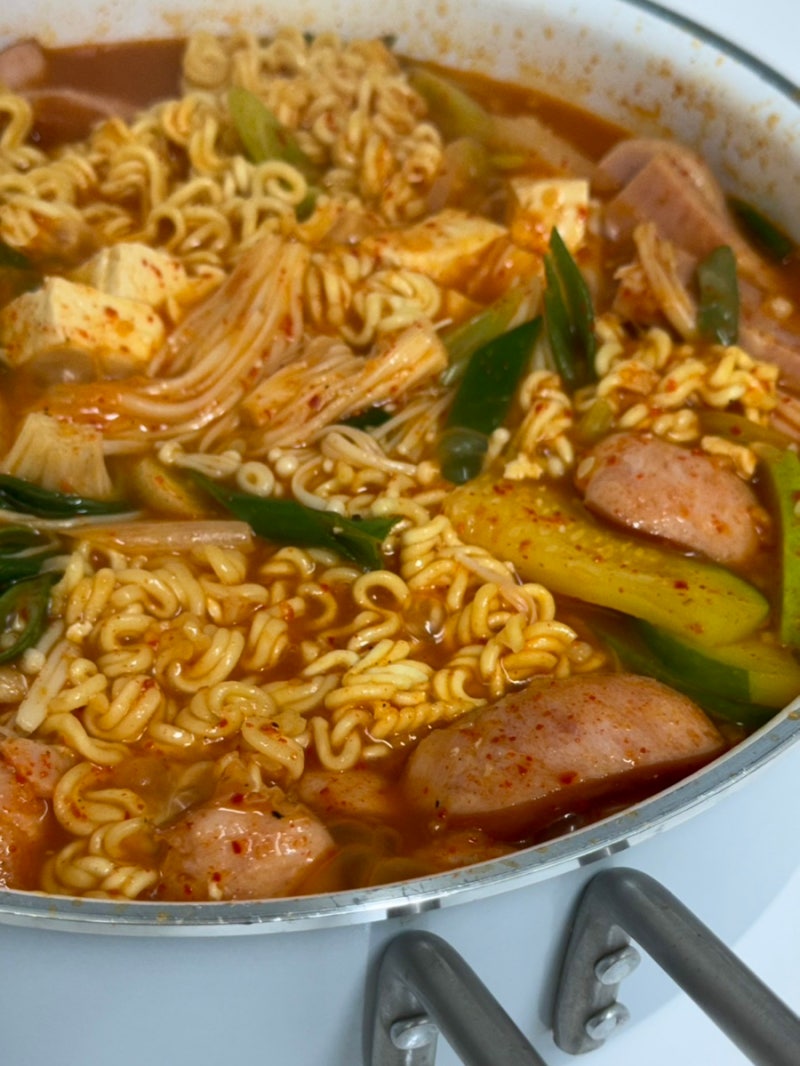 집에서 만들어 먹는 푸짐한 부대찌개 레시피 부대찌개 양념장 만드는법