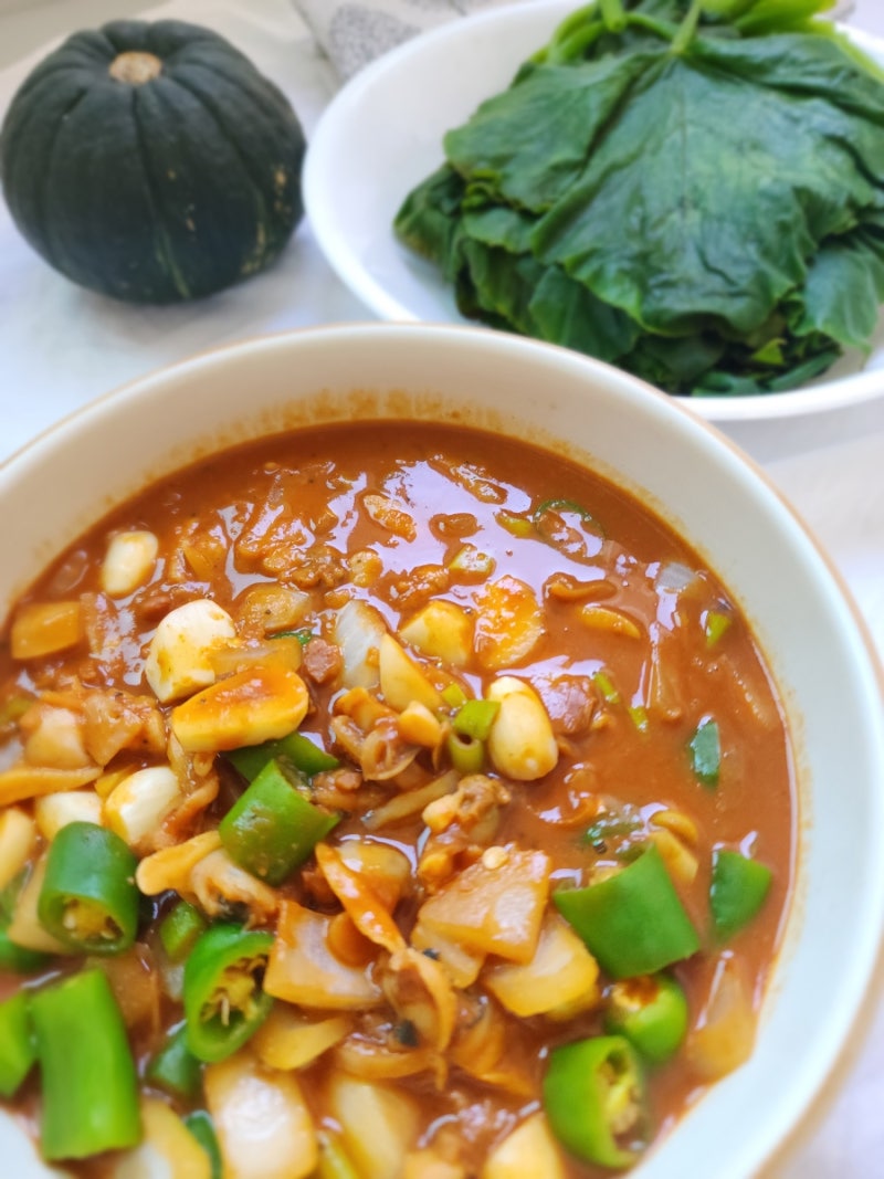 호박잎 찌고 바지락 된장짜글이로 즐긴 최고의 쌈 한상