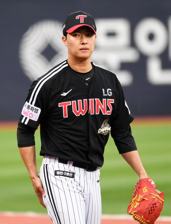 "이럴 거면 왜 올렸나" LG 이정용, 복귀전부터 3실점 으로 폭망...구위도 제구도 그대로인데 왜....