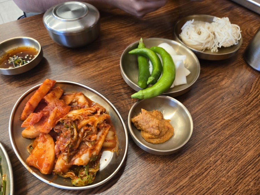 Annyeongdwaejigukbap photo 3