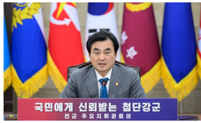 <b>안규백 국방부 장관</b> '탈영 의혹' 논란/ 병적기록 공개 요구