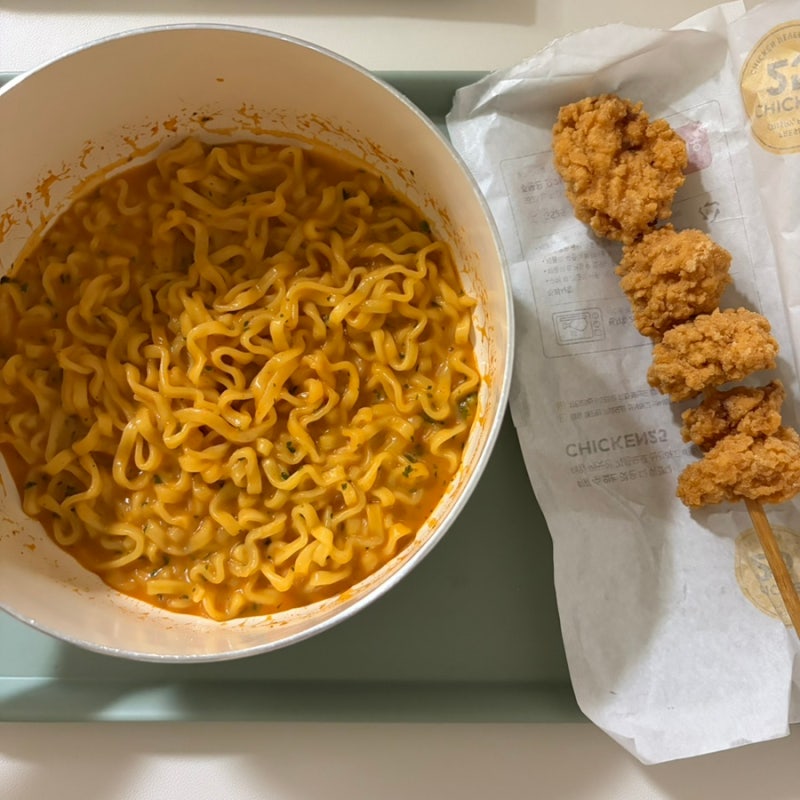 [까르보불닭에 치즈 추가하고 고바순 순살(먹기엔 난 아직 거지 말단 알바잖아)]