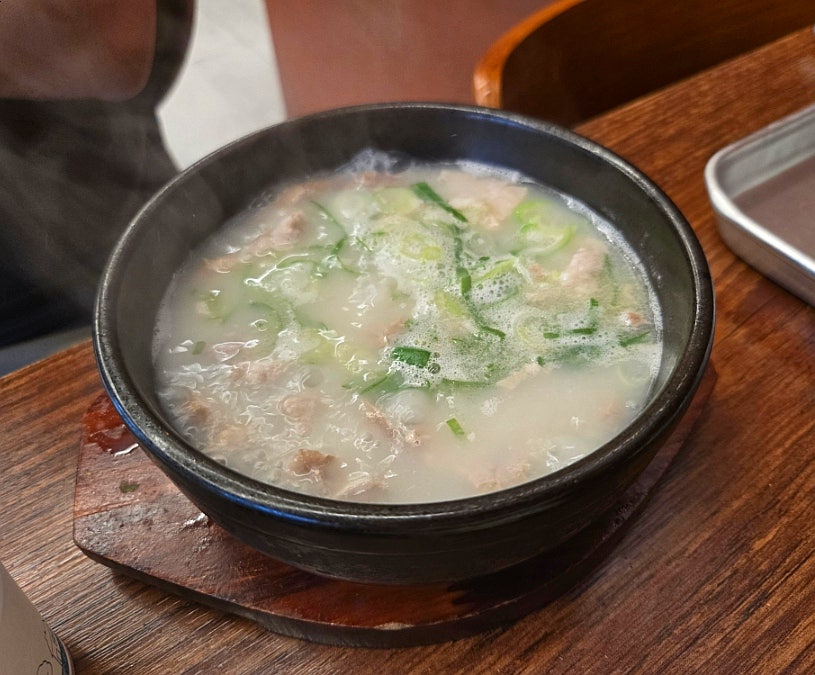 Annyeongdwaejigukbap photo 5