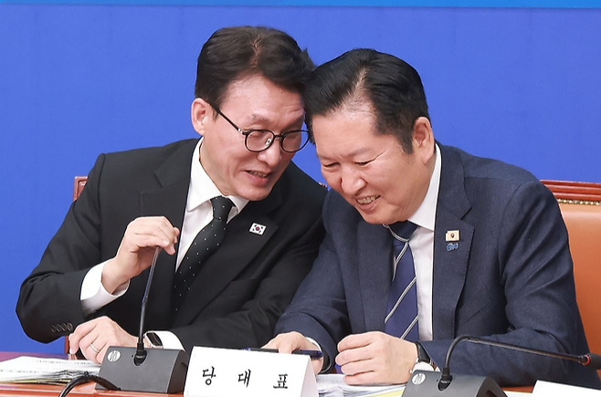 [긴급속보] "<b>김민석</b> 무슨 뜻일까?" <b>정청래</b> 과욕 <b>직격</b>, 자기 정치... 